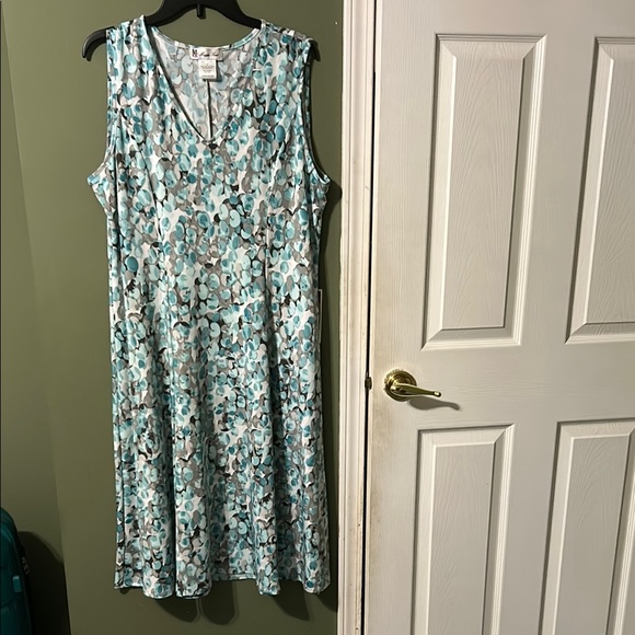 Dresses & Skirts - Elegant Floral V-Neck Midi Dress with shrug- teal, gray and White
